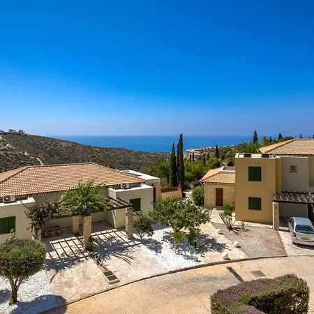 Charming Junior Polemi, In The Heart Of Aphrodite Hills Villa *
