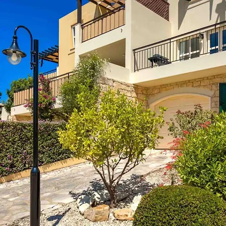 Charming Junior Polemi, In The Heart Of Aphrodite Hills Villa