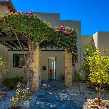 Charming Junior Polemi, In The Heart Of Aphrodite Hills Villa *