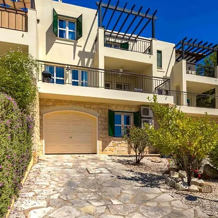 Charming Junior Polemi, In The Heart Of Aphrodite Hills * クークリア