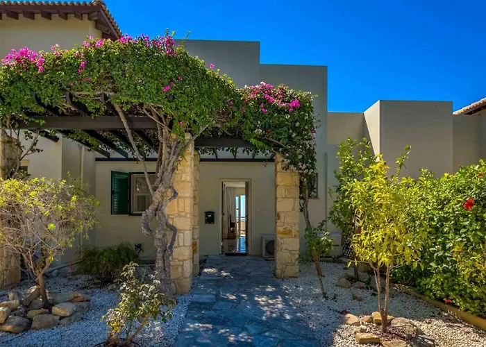 Charming Junior Polemi, In The Heart Of Aphrodite Hills Villa *